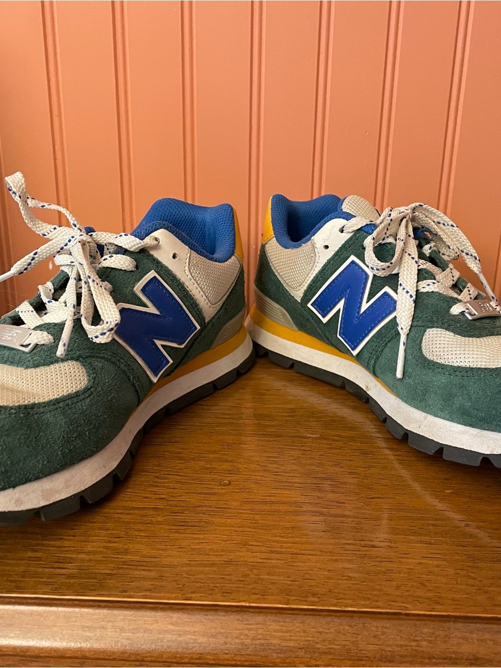 New Balance Kids Green, Blue & Yellow Sneakers Boys 5.5 / Women’s 7